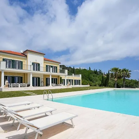 Luxe - Pool, Parking, And Tennis Villa *